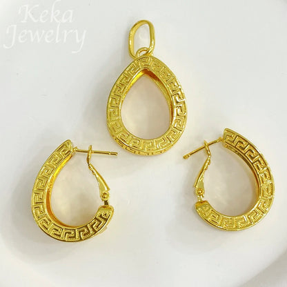 Parure Dorée Pendentif Rond Boucles Géométriques
